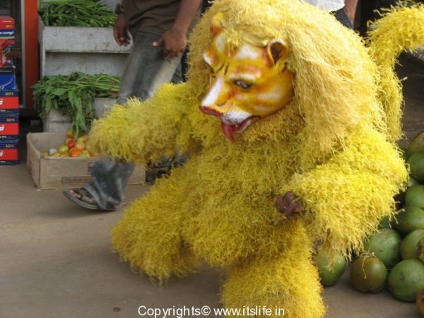 Huli vesha during Dasara