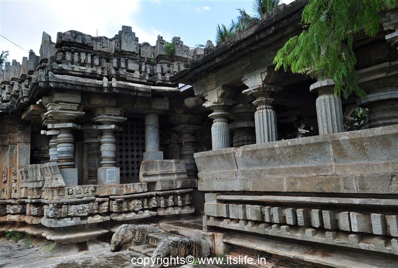 Brahmeshvara Temple, Kikkeri, Hoysala temple | itslife.in