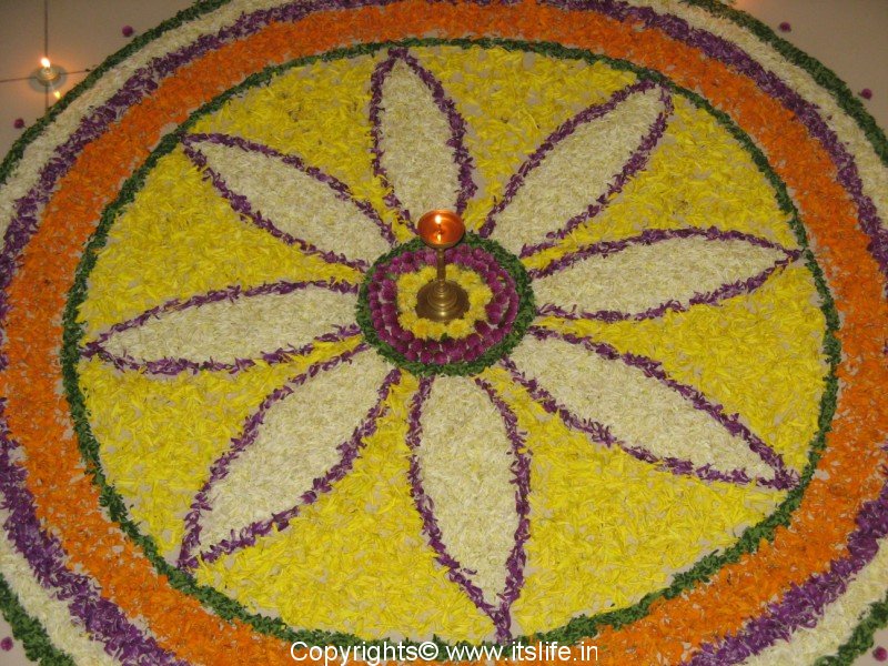18 classy and simple Onam Pookalam designs for home  GAGA INDIA