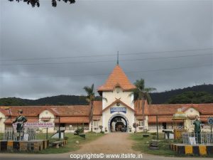Statues of Postman Basappa and Commandant Bhujangarao Jagadale